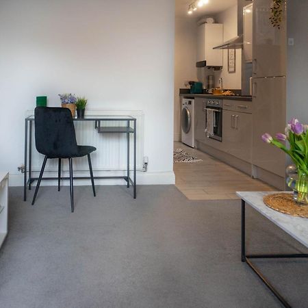 1 Bed House At Velvet Serviced Accommodation Swansea With Free Parking & Wifi - Sa1 Exterior photo